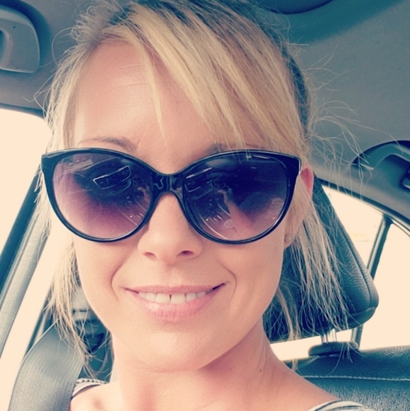 Meet your Posher, Deanna - Picture 1 of 1